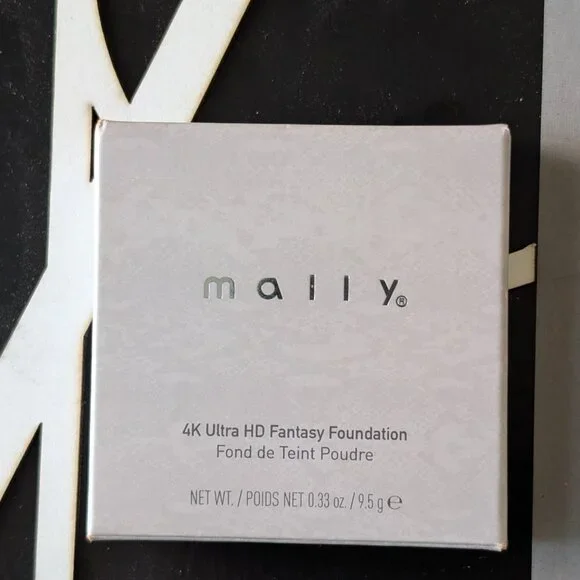 Mally 4K Ultra HD Fantasy Foundation – Medium (0.33 oz / 9.5g) - Picture 2 of 5